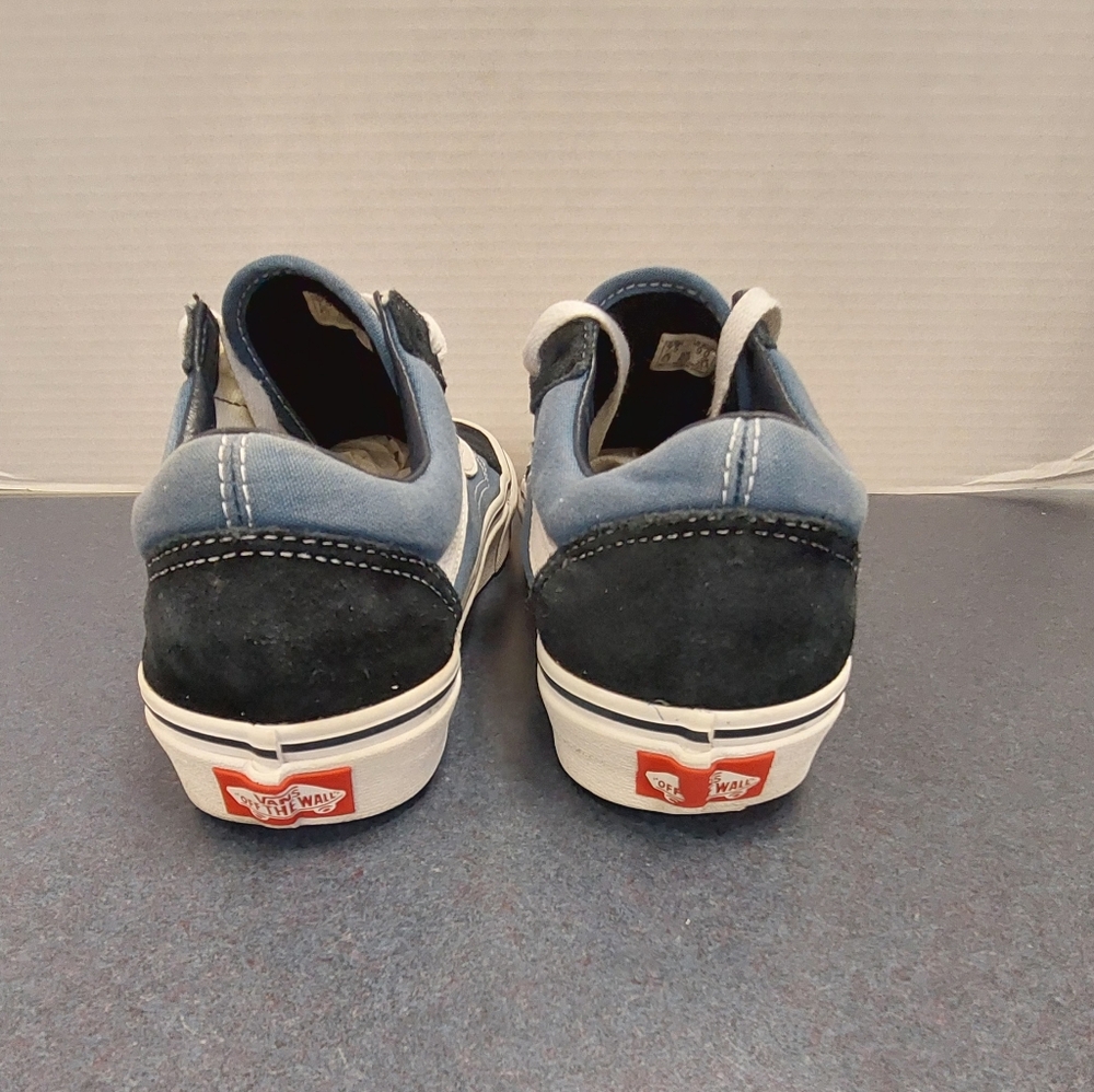 Vans - Picture 3 of 7